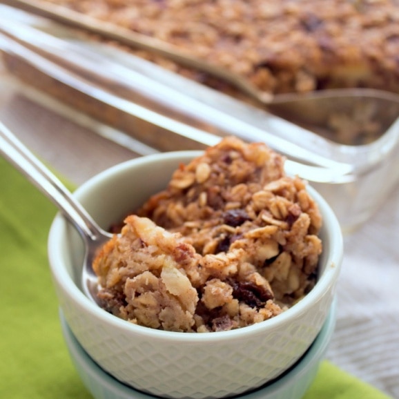 Healthy Banana Baked Oatmeal - fANNEtastic food