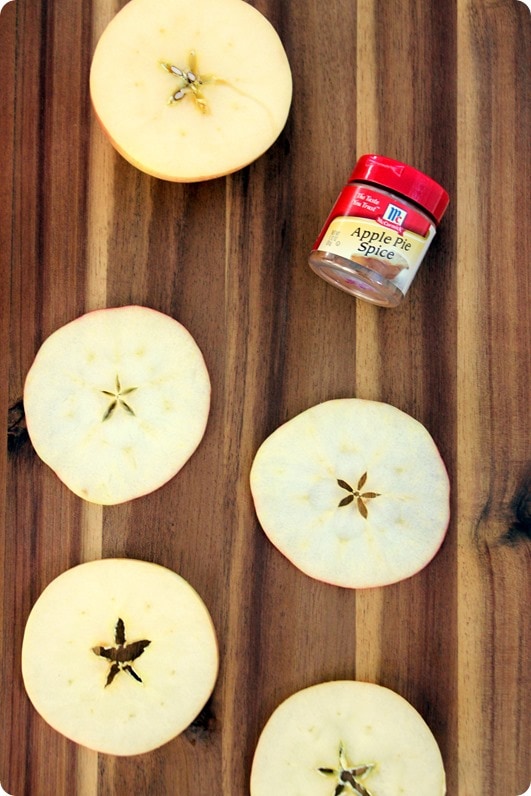 how to make baked apple chips in the oven