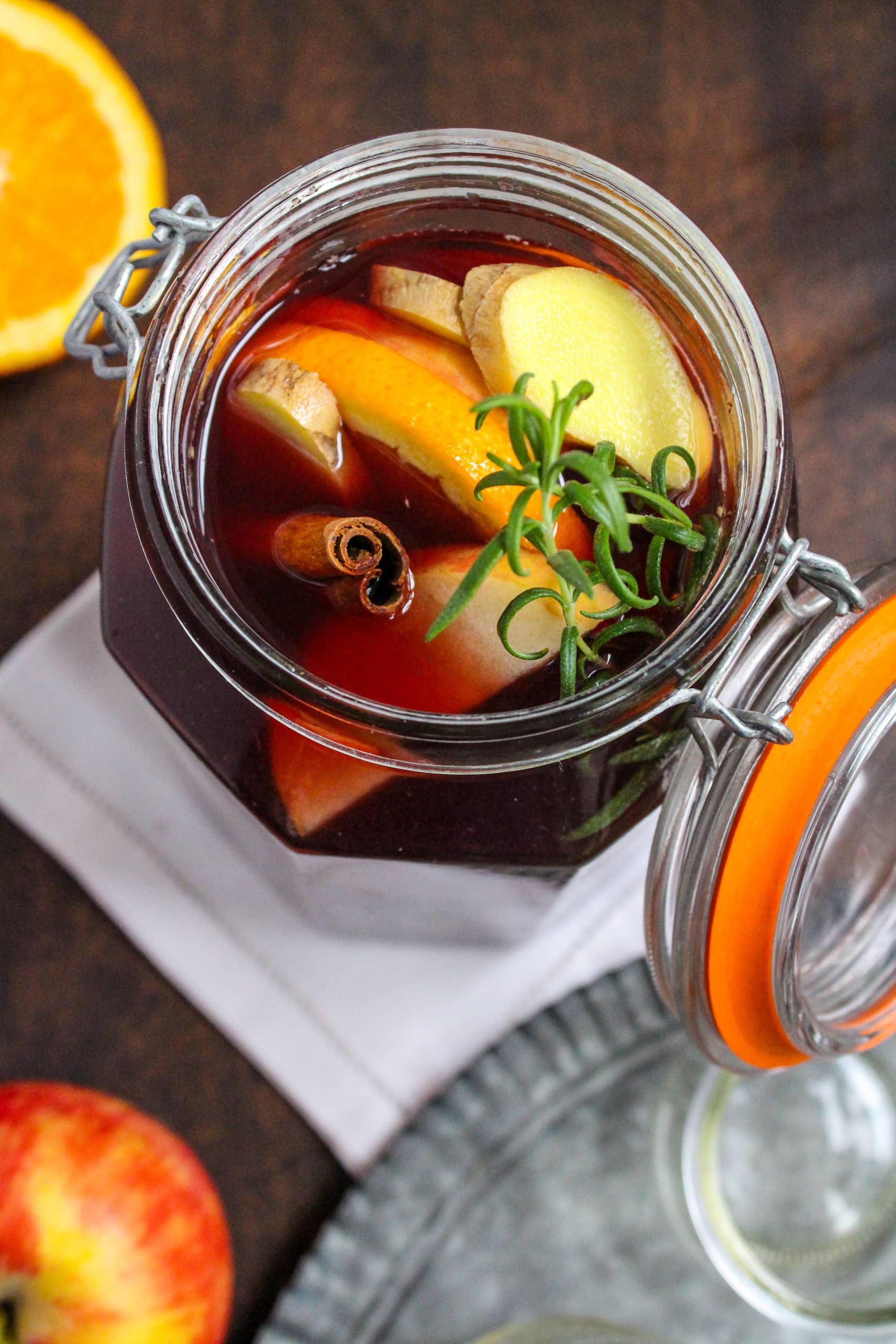 https://www.fannetasticfood.com/wp-content/uploads/2019/11/how-to-make-fall-sangria-2-scaled.jpg