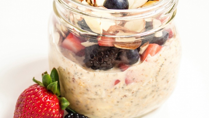 Simple Overnight Oats with Berries - Home Sweet Farm Home