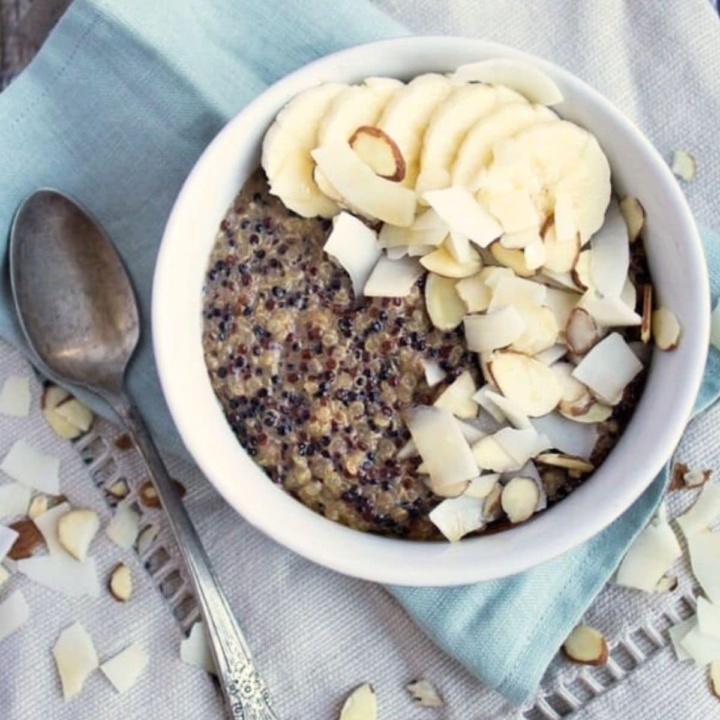 20-Minute Quinoa Porridge with Coconut Milk (Creamy & Vegan)