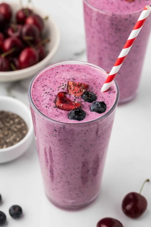 Chia Berry Smoothie with Greek Yogurt - fANNEtastic food