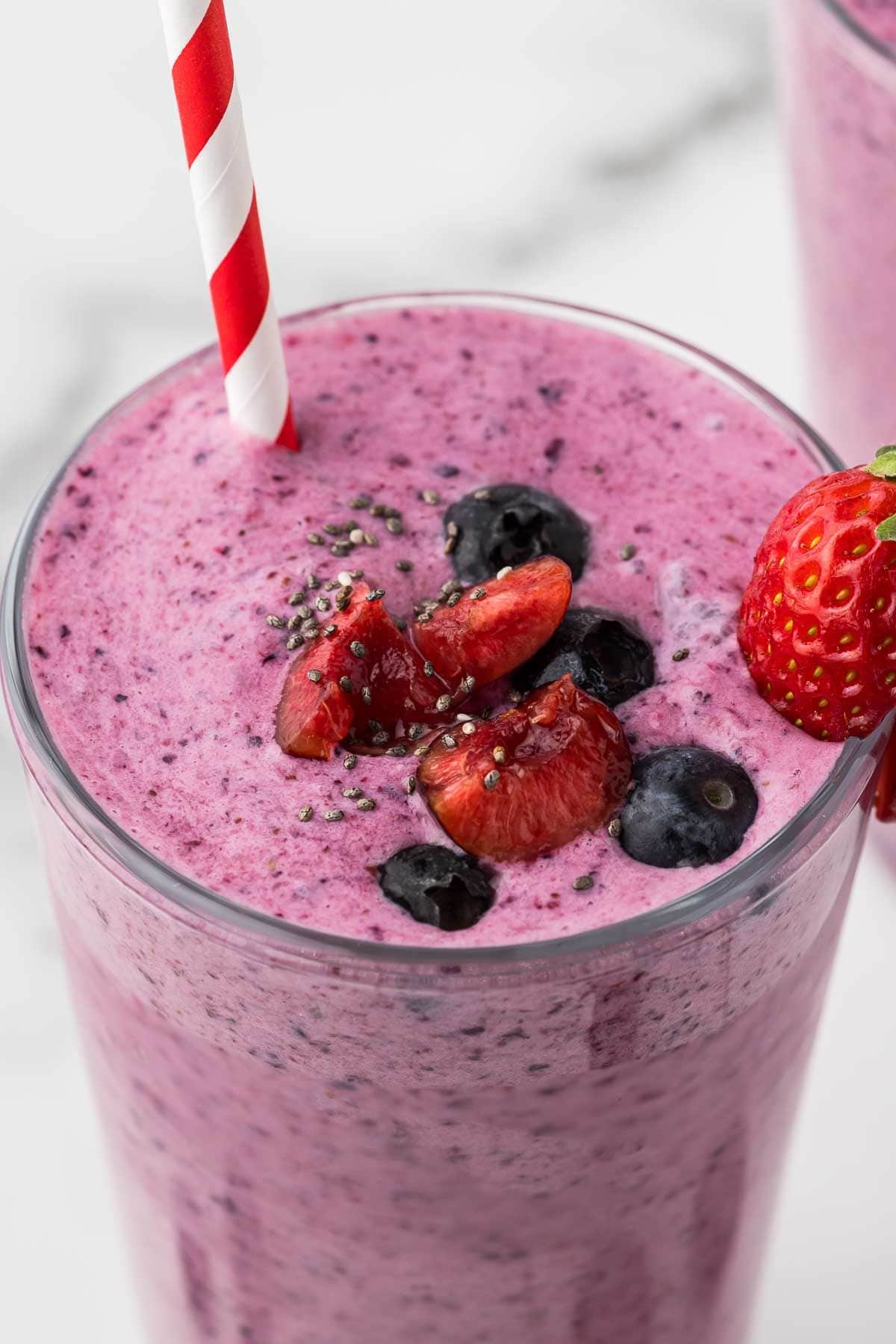 Chia Berry Smoothie with Greek Yogurt - fANNEtastic food