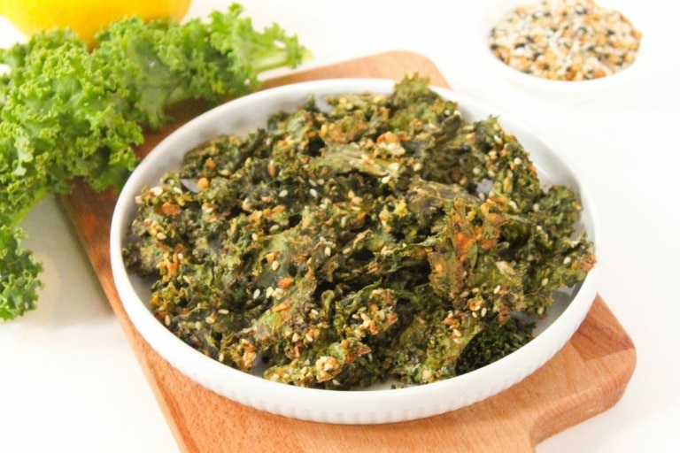 Crunchy Quick-Baked Kale Chips (+ Seasoning Options) - fANNEtastic food