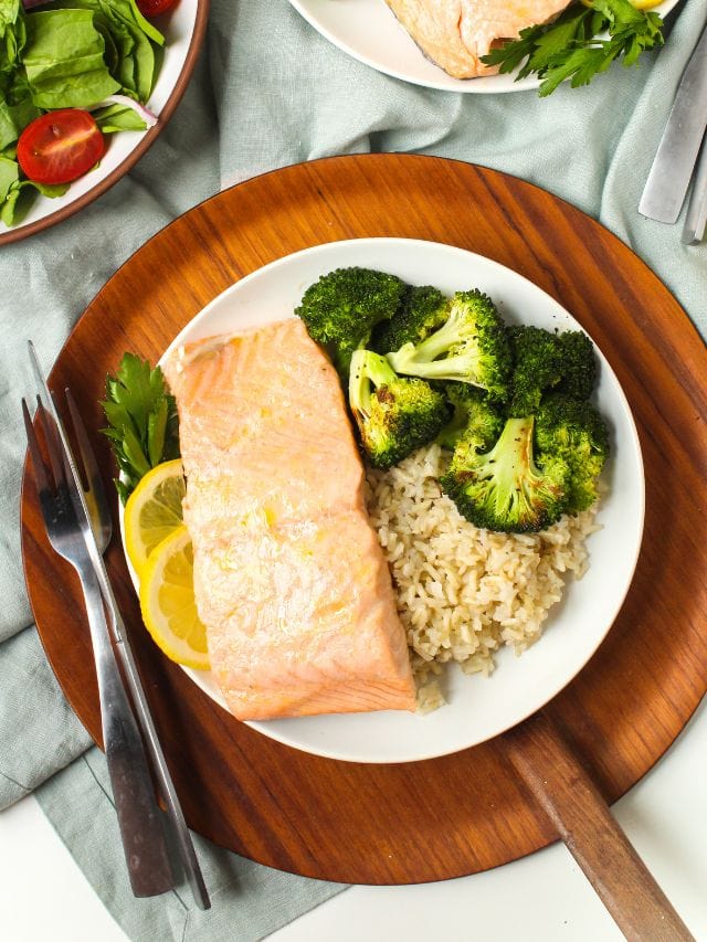 Super Easy Lemon Baked Salmon - fANNEtastic food