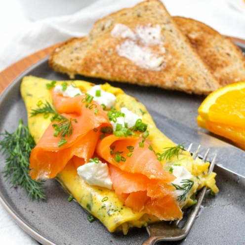 10-Minute Smoked Salmon Omelette with Creamy Goat Cheese - fANNEtastic food