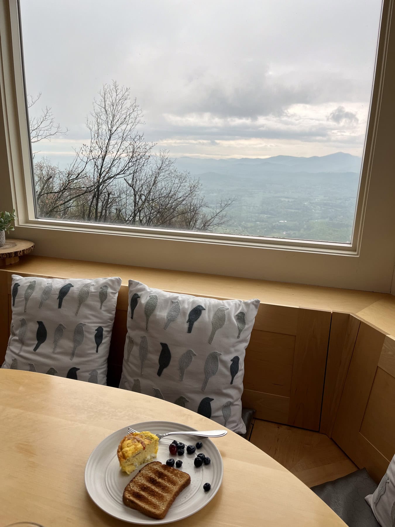 breakfast with a view of the shenandoah mountains