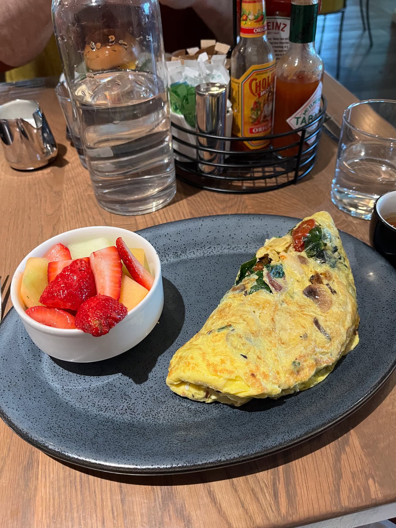 mar monte hotel restaurant omelette and fruit breakfast